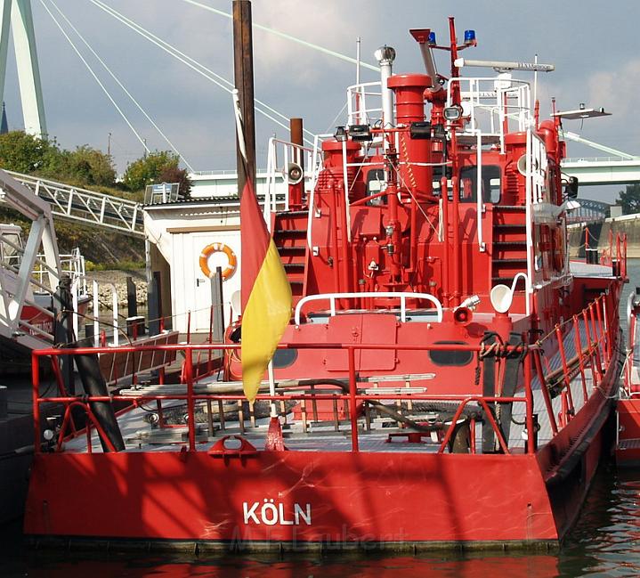 Feuerloeschboot 10-2      P023.JPG